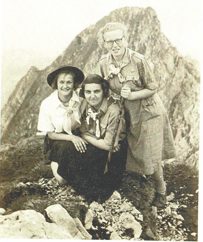 docu0132.jpg - Sylwia Lewandowska, prof. Janina Leszczyńska, Lusia Jasiorowska